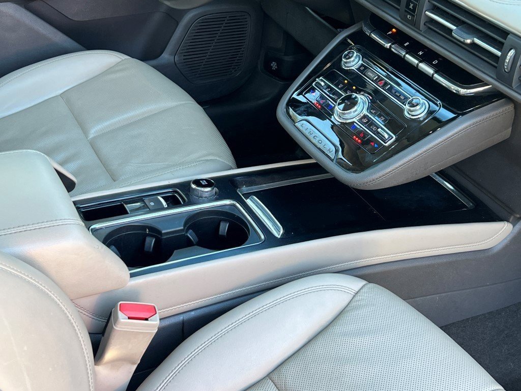 Used 2022 Lincoln Corsair AWD w/ Premium Package image 13