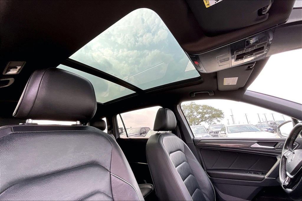 Used 2020 Volkswagen Tiguan SEL Premium R-Line image 28