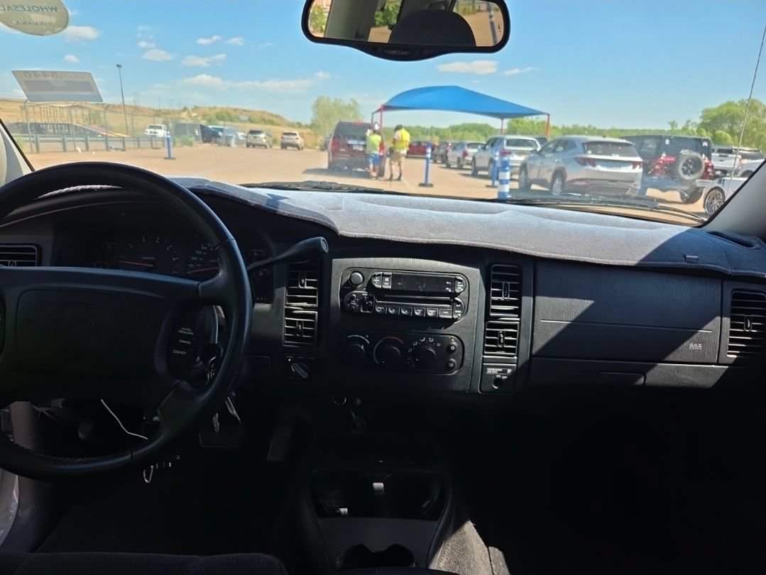 Used 2004 Dodge Dakota Sport w/ Deluxe Convenience Group AWD/4WD image 8