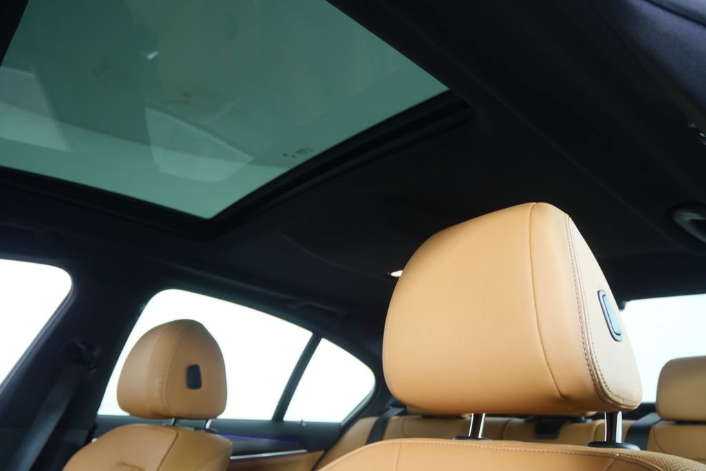 Used 2023 BMW 530i w/ M Sport Package RWD image 11