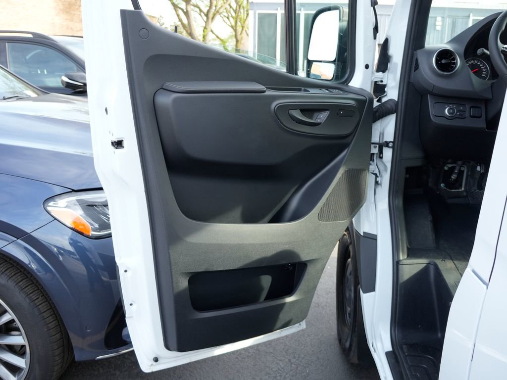 Used 2026 Mercedes-Benz Sprinter 2500 image 5