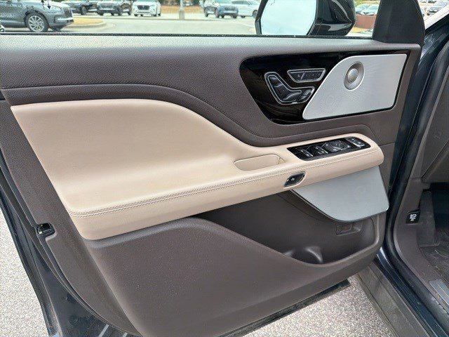 Used 2022 Lincoln Aviator Reserve w/ Equipment Group 201A image 13