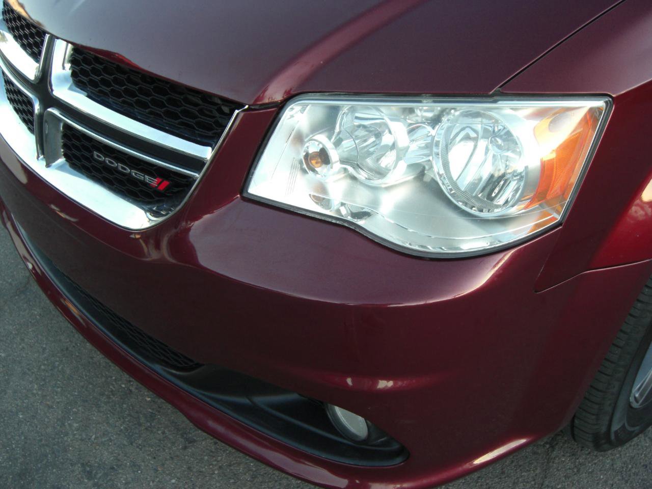 Used 2017 Dodge Grand Caravan SXT FWD image 19