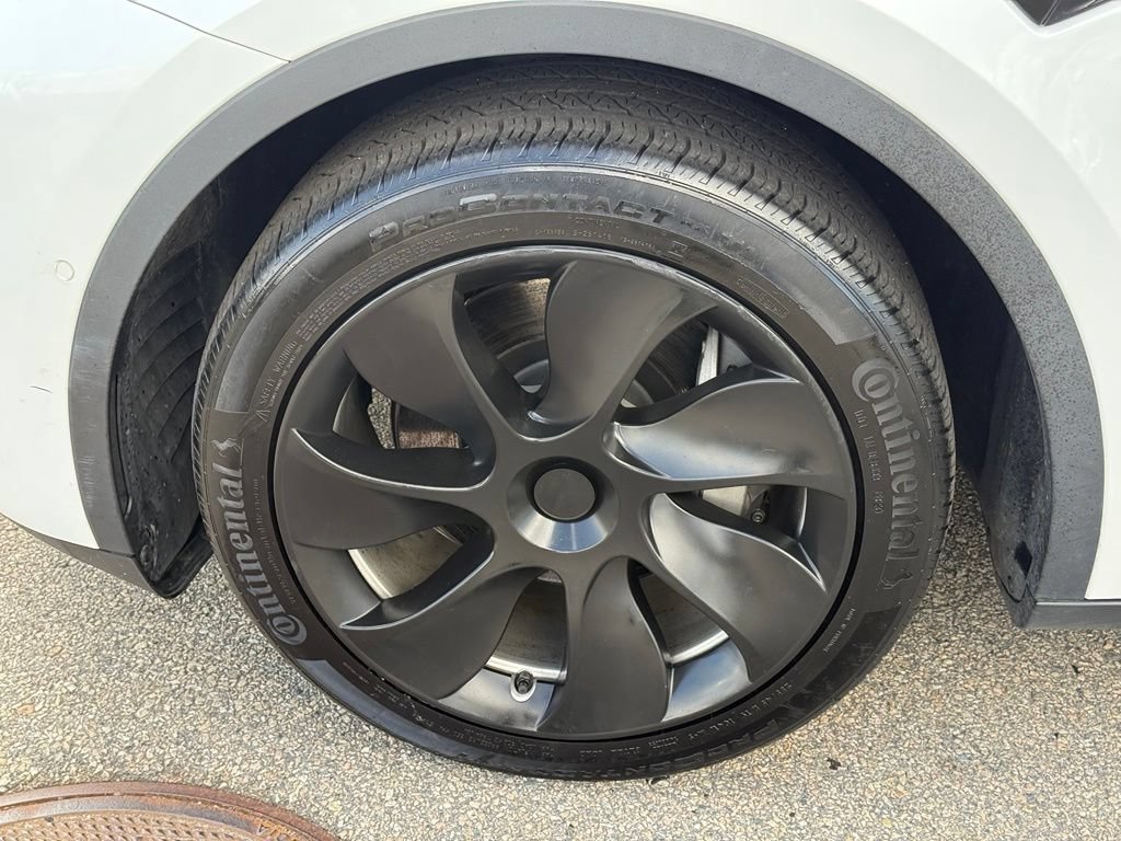 Used 2022 Tesla Model Y Long Range AWD/4WD image 10