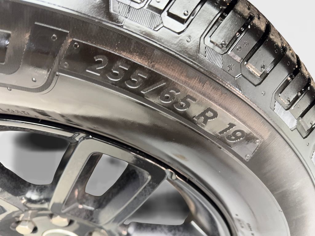 Used 2025 Land Rover Defender 110 S image 83