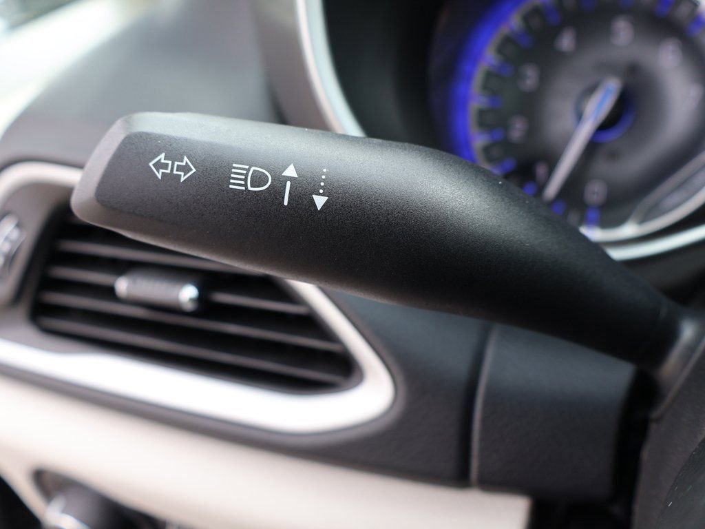 Used 2023 Chrysler Pacifica Touring-L FWD image 45