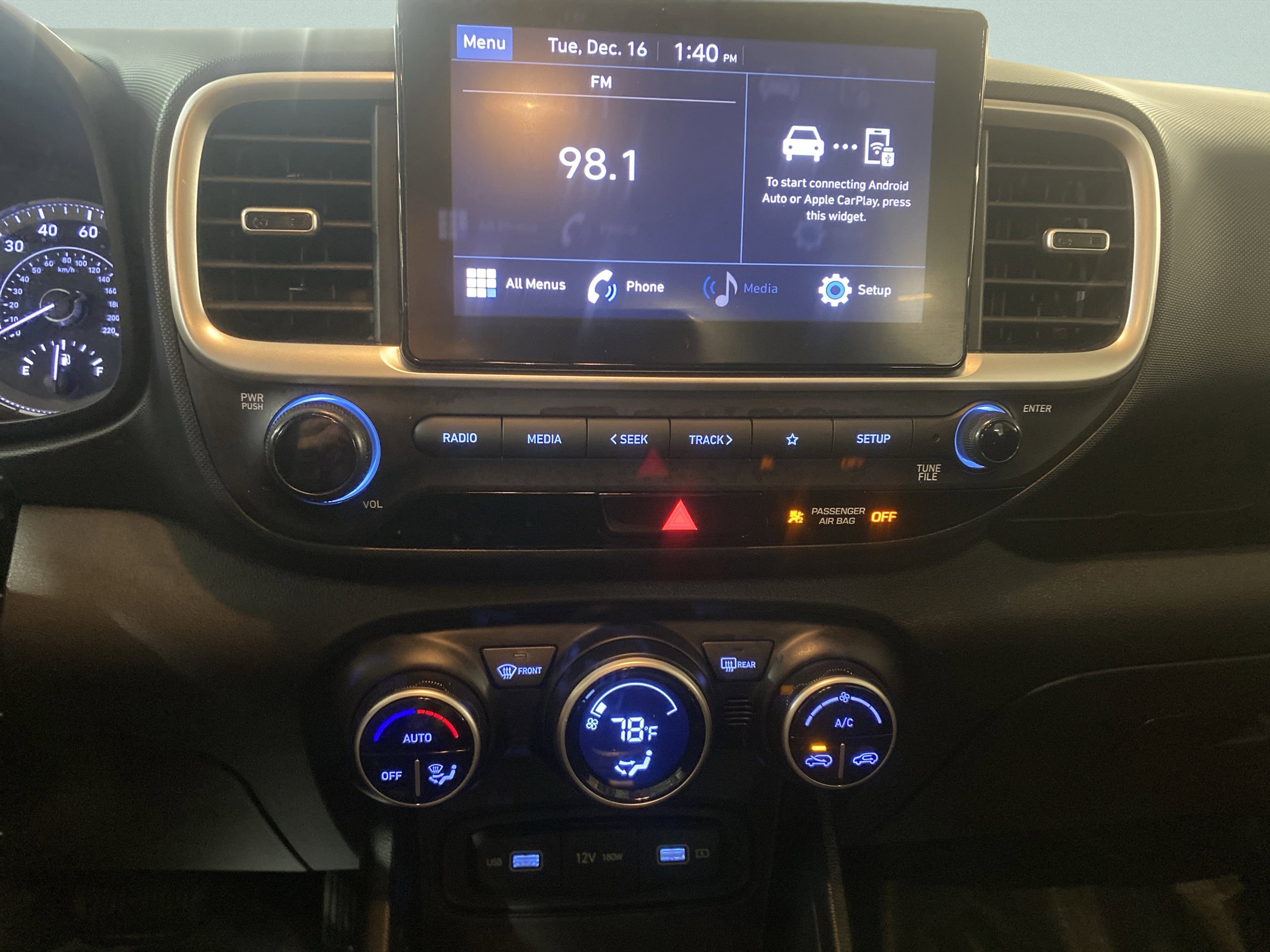 Used 2022 Hyundai Venue SEL image 22