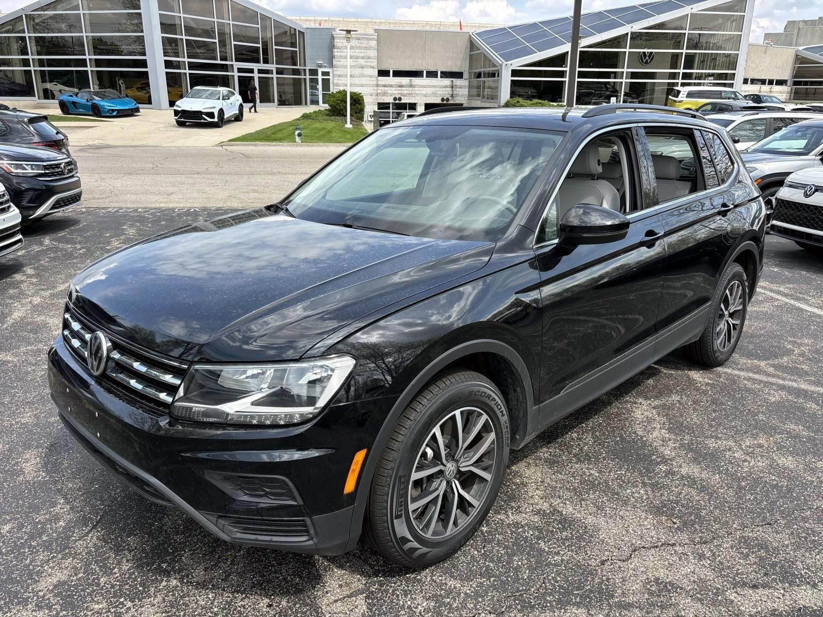 Used 2019 Volkswagen Tiguan SE w/ Panoramic Sunroof Package AWD/4WD image 1