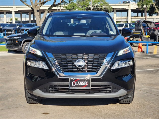 Used 2023 Nissan Rogue SV image 2