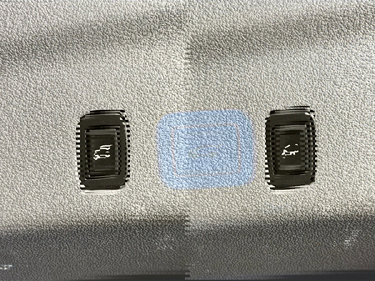 Used 2021 GMC Yukon Denali w/ Denali Premium Package image 35