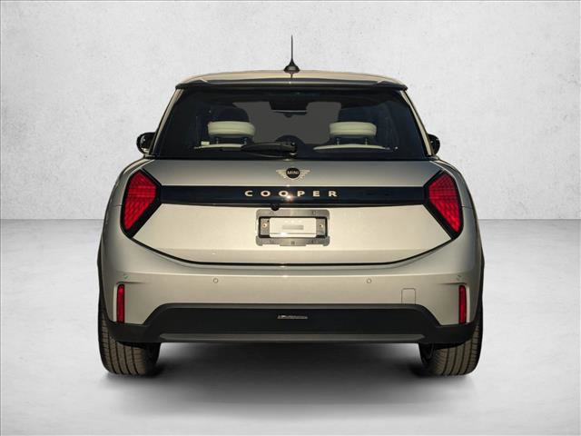 Used 2025 MINI Cooper 2-Door Hardtop image 8