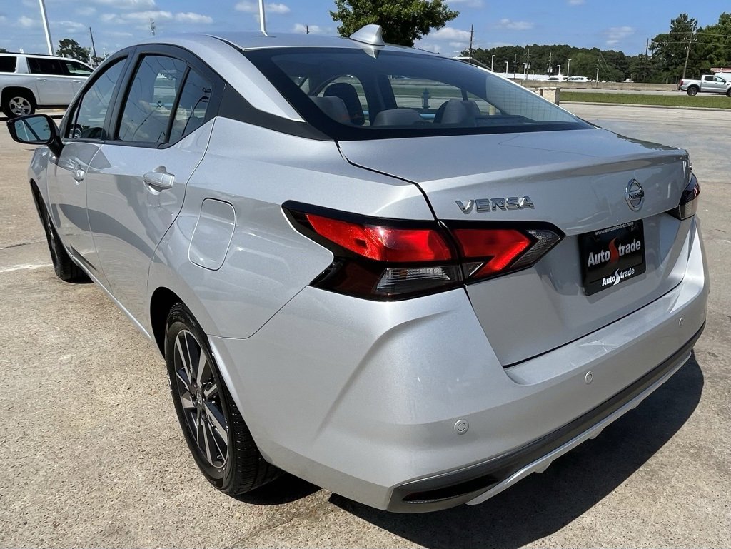 Used 2021 Nissan Versa SV image 5