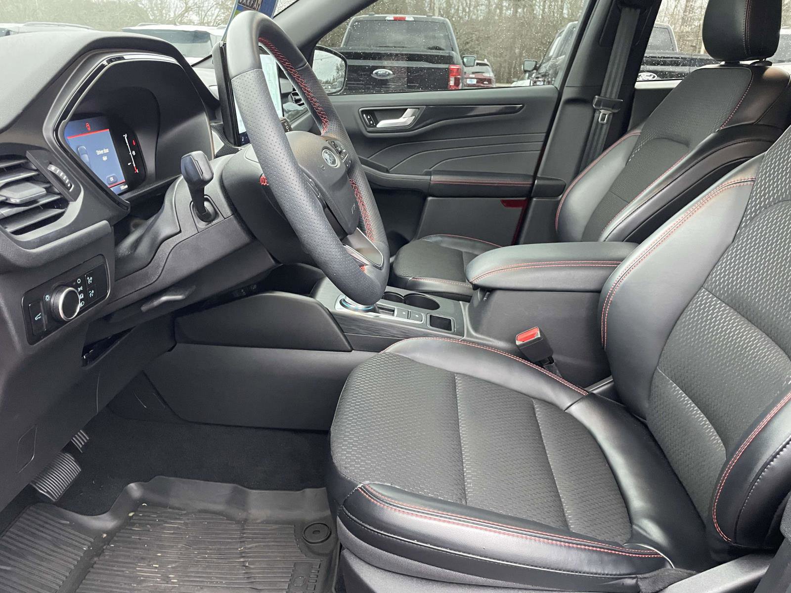 Used 2025 Ford Escape ST-Line w/ Tech Pack #1 FWD image 17