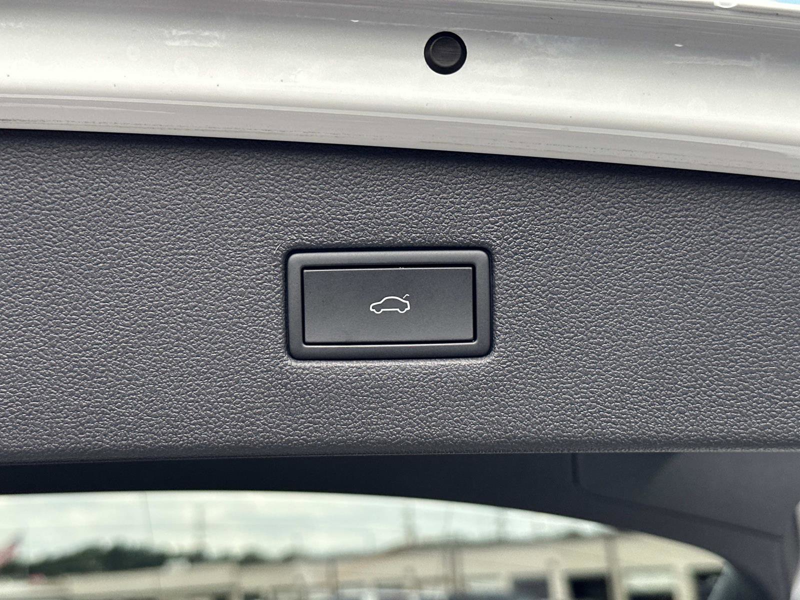 Used 2023 Volkswagen Tiguan SEL R-Line image 14