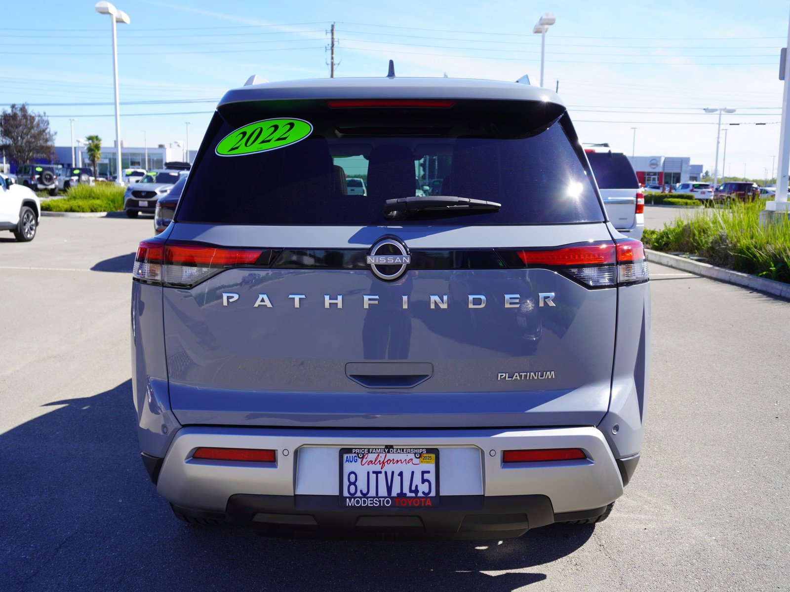 Used 2022 Nissan Pathfinder Platinum w/ Cargo Package image 9