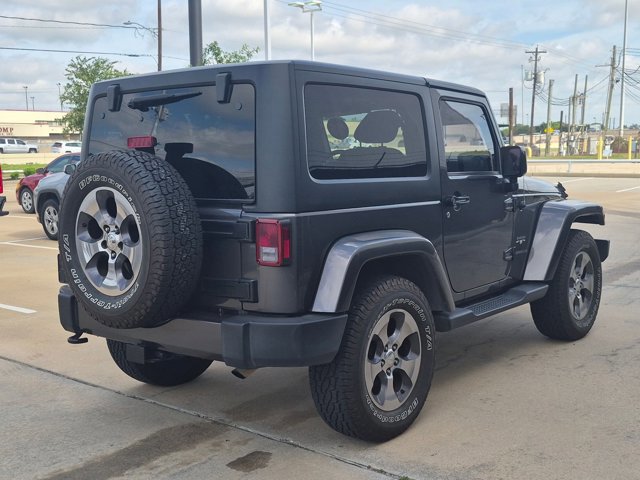 Used 2016 Jeep Wrangler Sahara w/ Connectivity Group AWD/4WD image 15
