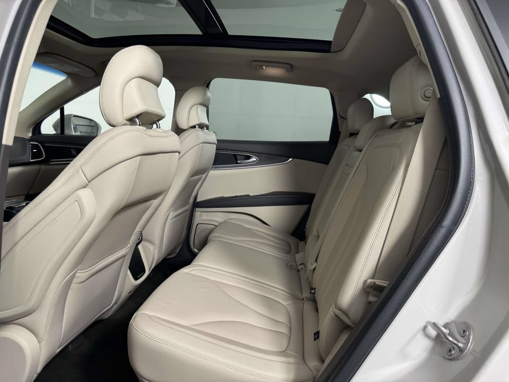Used 2019 Lincoln Nautilus Select AWD/4WD image 32