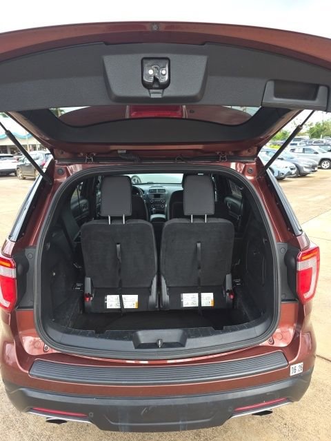 Used 2018 Ford Explorer XLT image 9