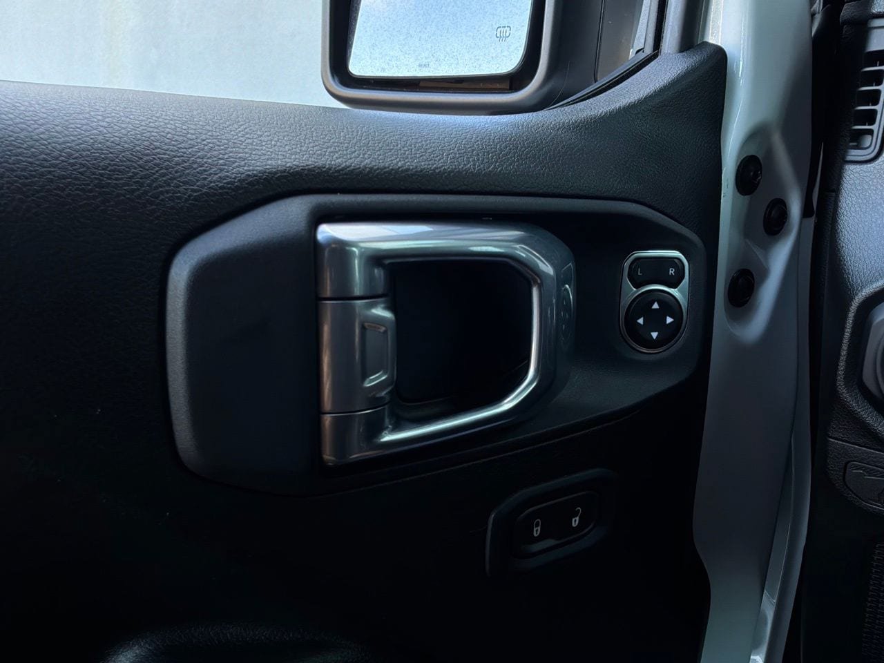 Used 2025 Jeep Wrangler Unlimited Sport AWD/4WD image 19