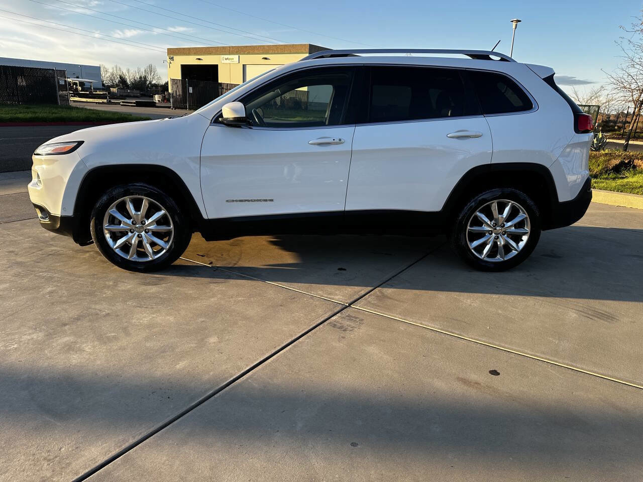 Used 2014 Jeep Cherokee Limited w/ Technology Group image 9