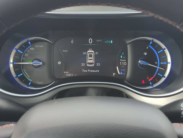 Used 2024 Chrysler Pacifica Pinnacle FWD image 16