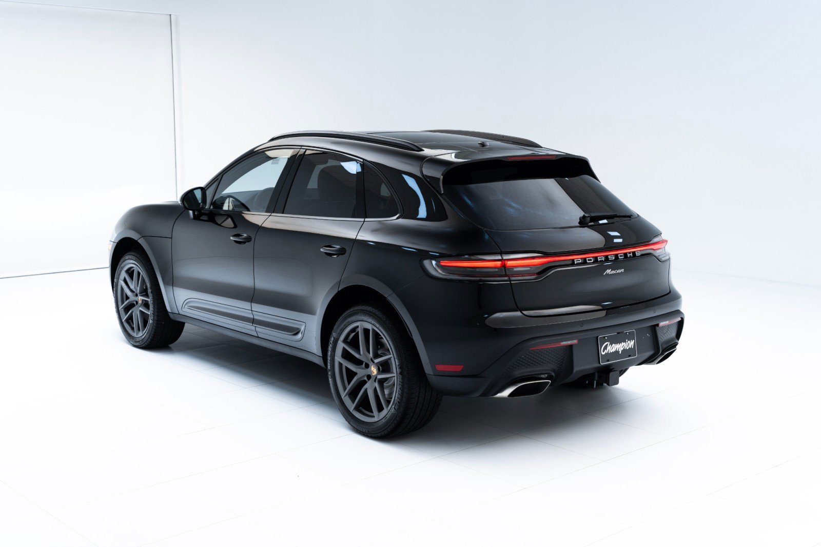 New 2025 Porsche Macan image 3