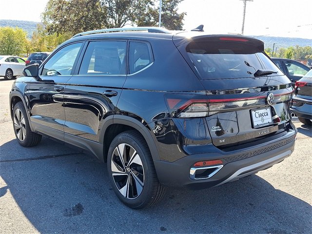 New 2025 Volkswagen Taos SE image 7