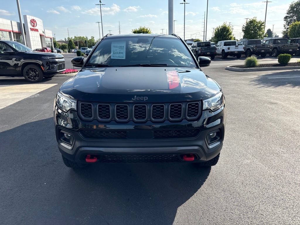 Used 2025 Jeep Compass Trailhawk AWD/4WD image 8