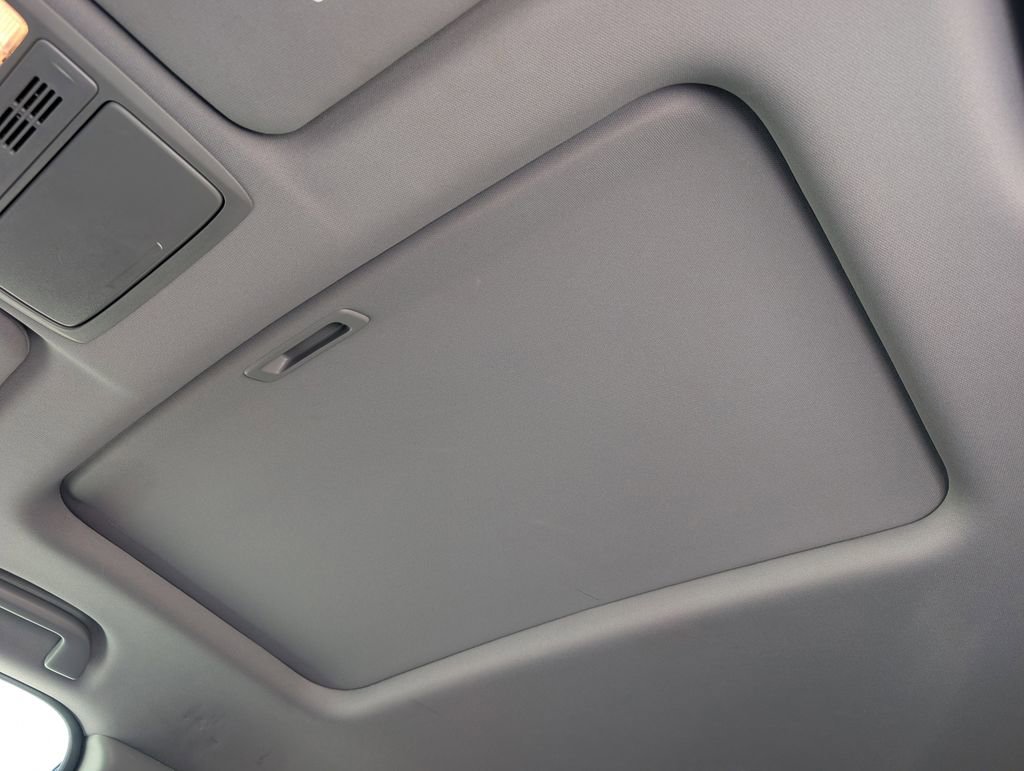 Used 2018 Honda CR-V Touring image 17