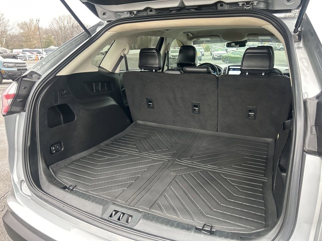 Used 2022 Ford Edge SEL image 32