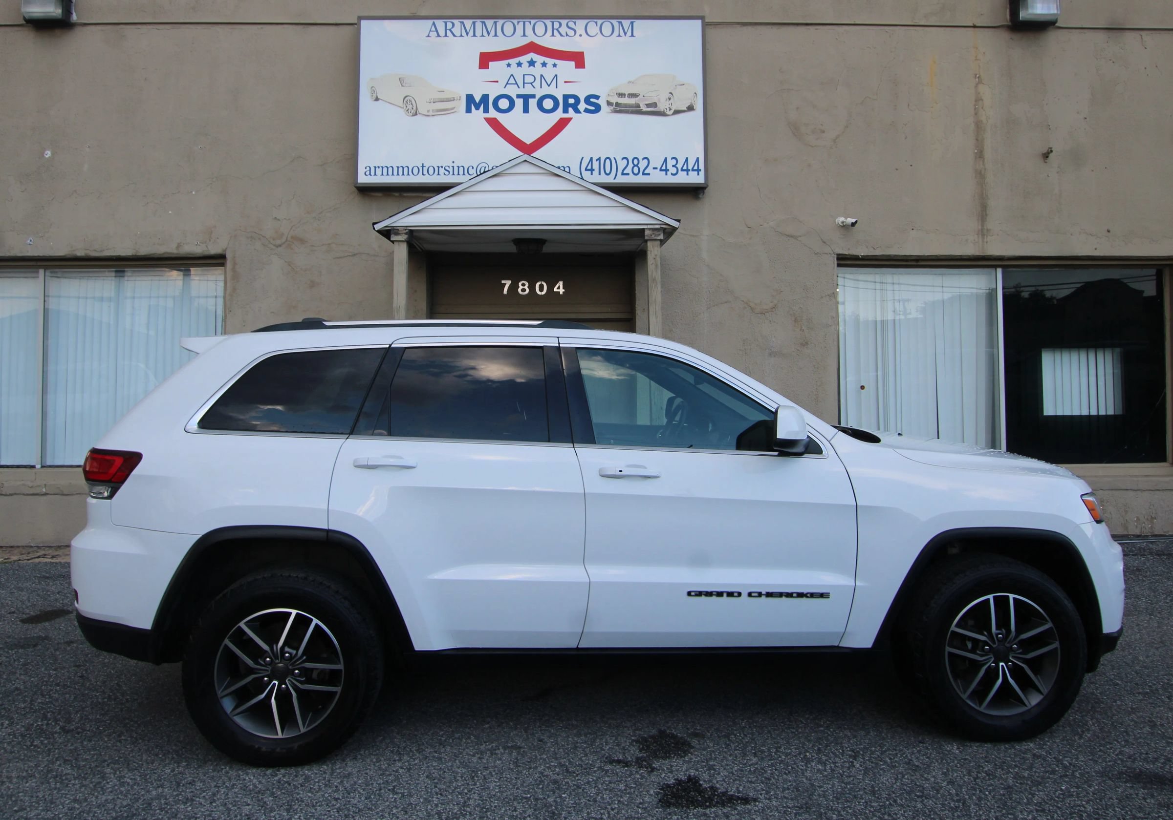 Used 2020 Jeep Grand Cherokee Laredo w/ Security & Convenience Group AWD/4WD image 4