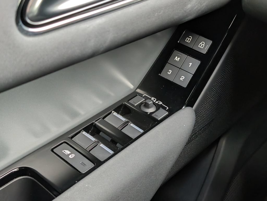 Certified 2025 Land Rover Range Rover Velar S AWD/4WD image 25