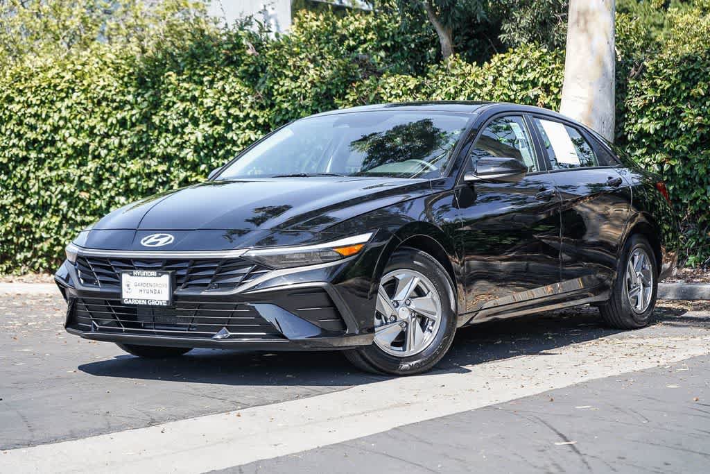 Certified 2025 Hyundai Elantra SE