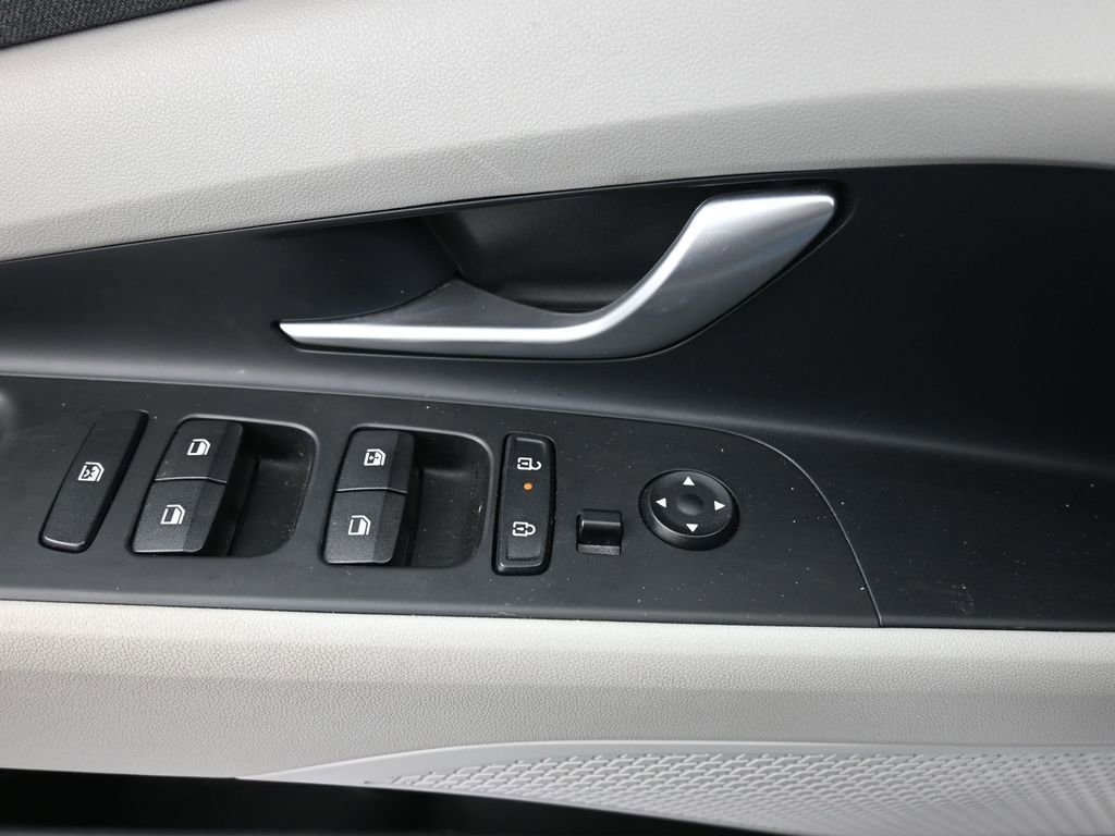 Used 2024 Hyundai Elantra Limited image 21