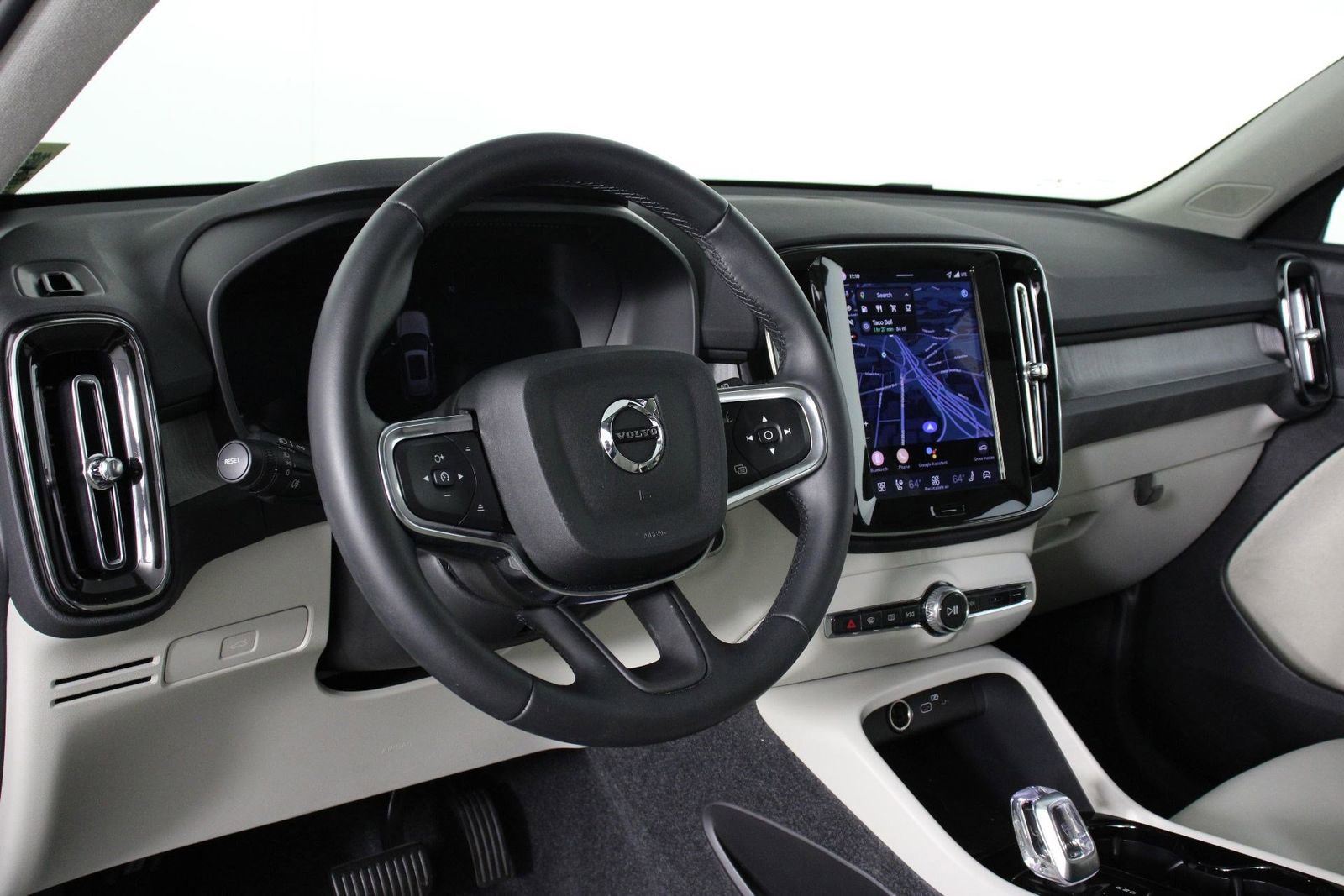 Used 2026 Volvo XC40 B5 Plus w/ Protection Package Premier AWD/4WD image 14