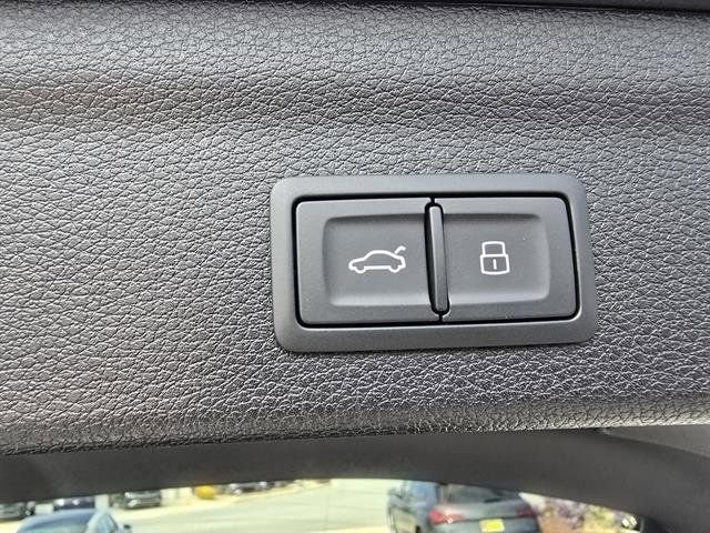 Used 2025 Audi Q3 2.0T Premium w/ Convenience Package AWD/4WD image 13