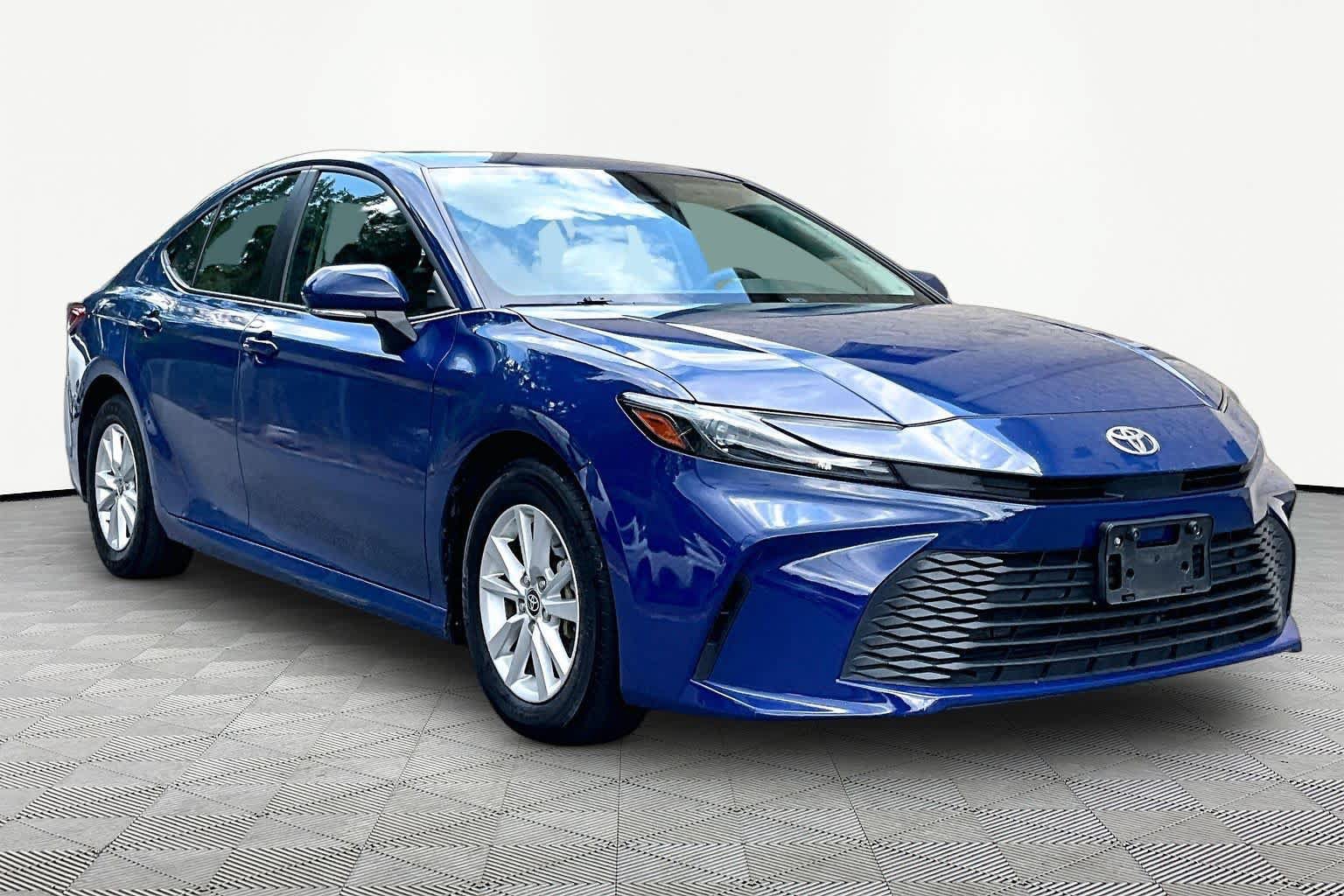 Used 2025 Toyota Camry LE FWD image 3