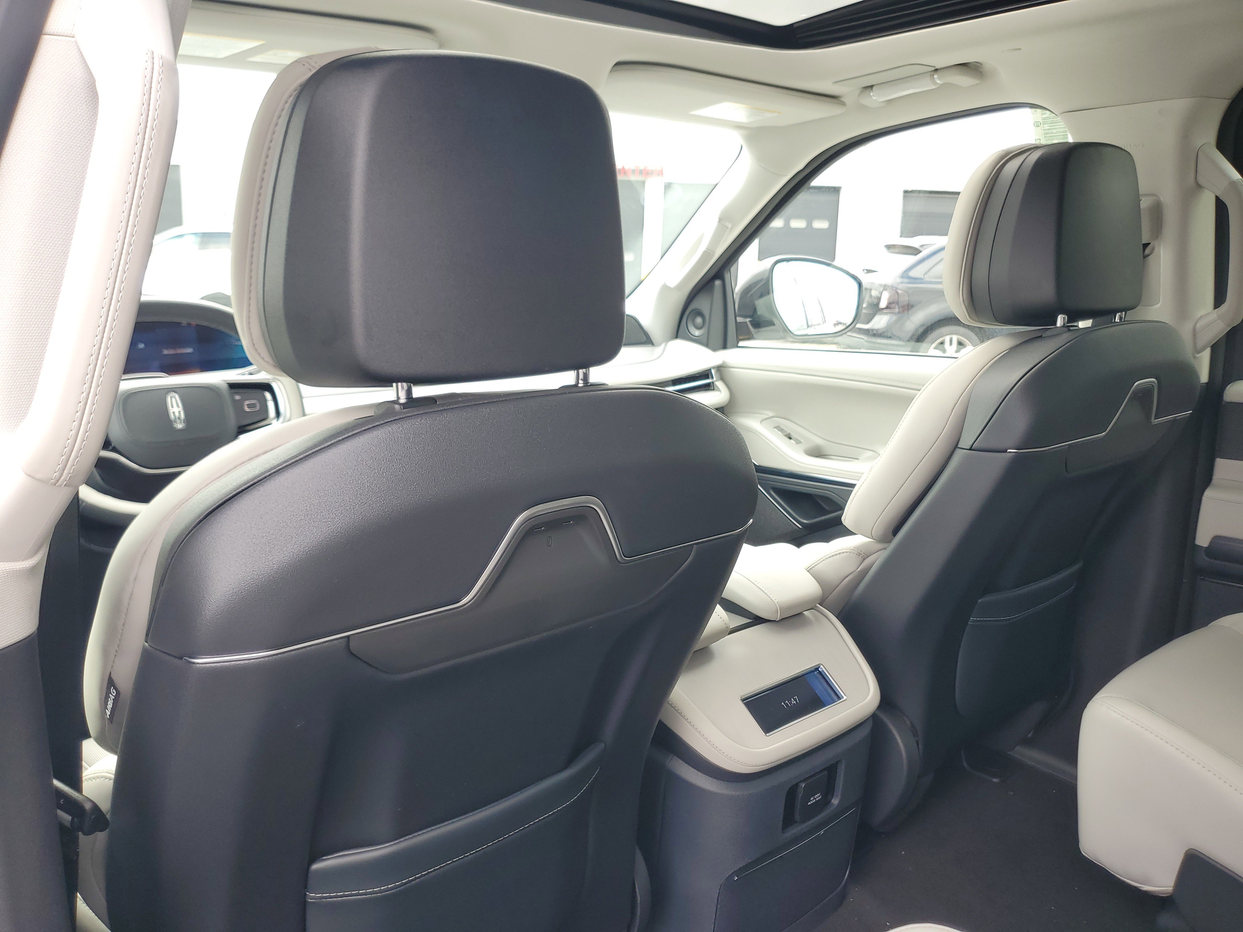 New 2026 Lincoln Navigator Reserve AWD/4WD image 28
