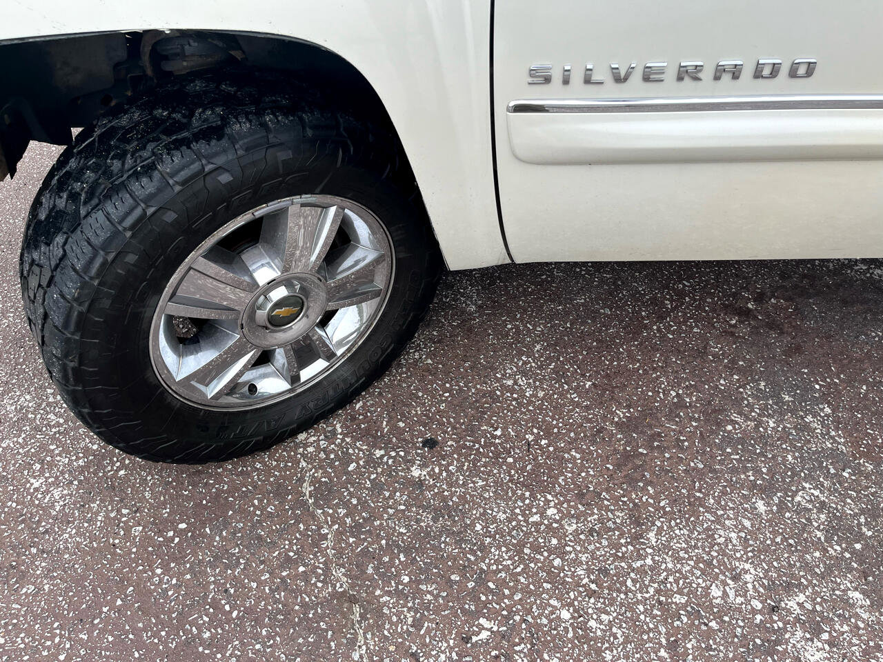 Used 2013 Chevrolet Silverado 1500 LTZ w/ LTZ White Diamond Edition image 11