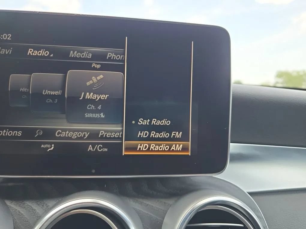 Used 2017 Mercedes-Benz GLC 300 4MATIC image 32
