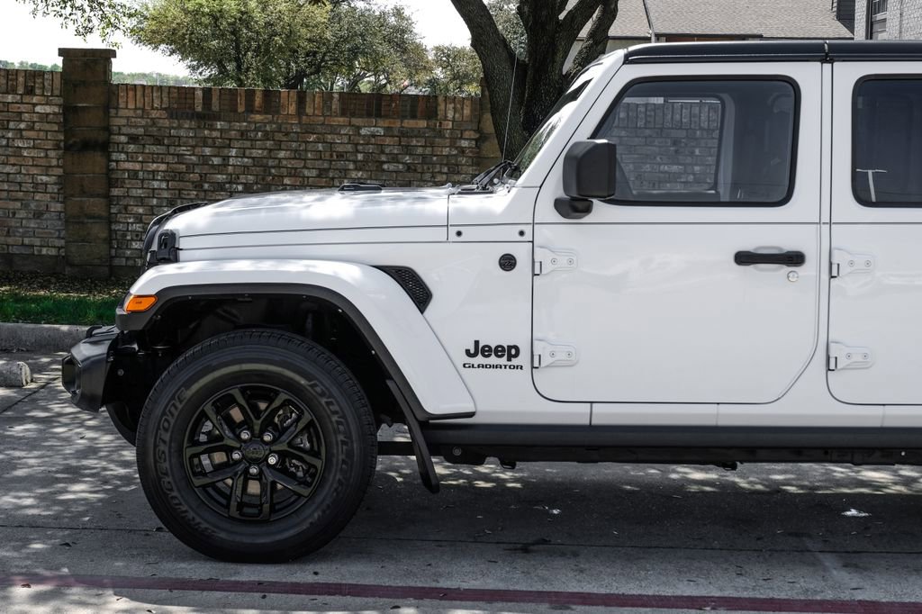 Used 2022 Jeep Gladiator Sport image 21