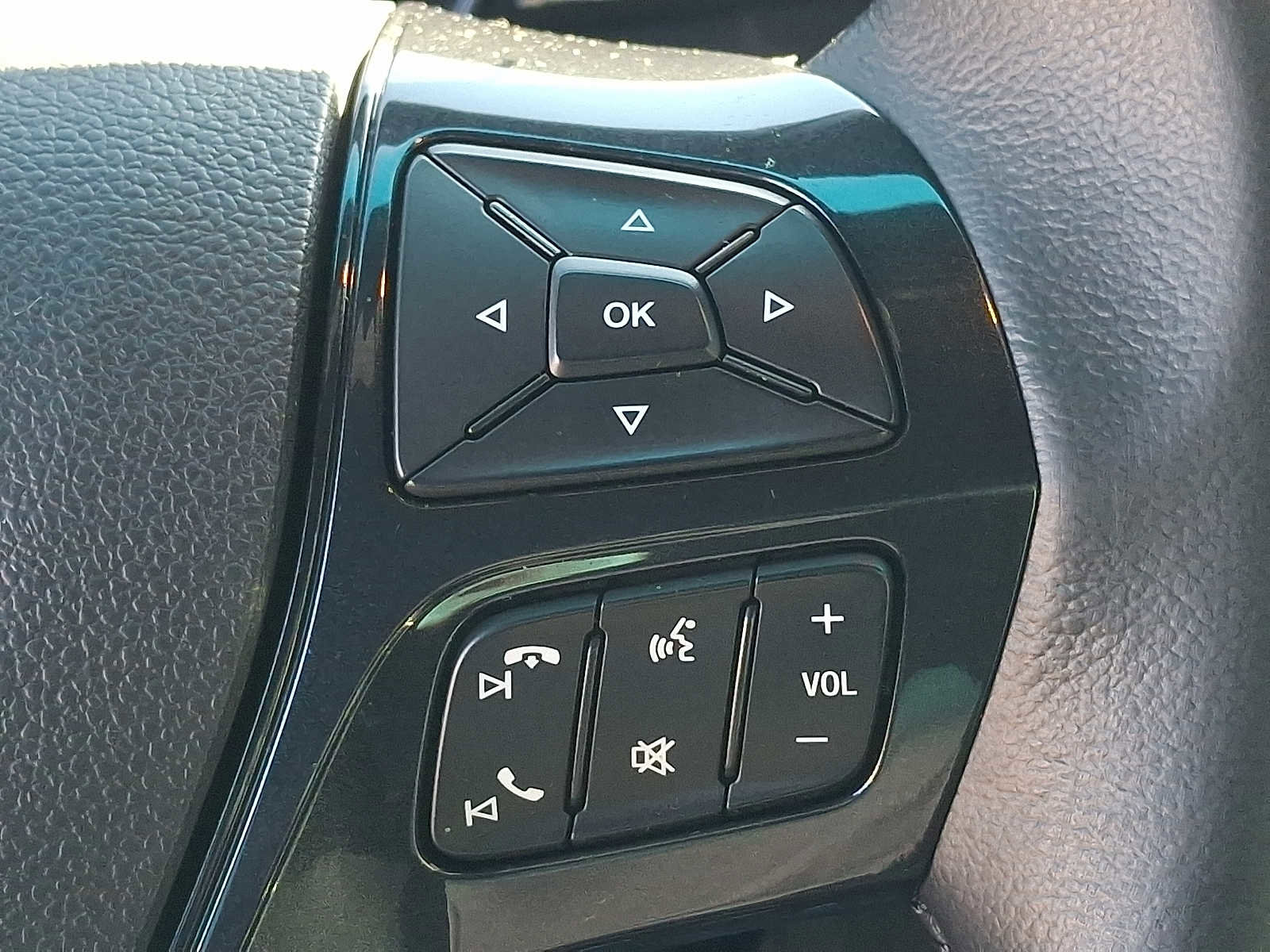 Used 2016 Ford Explorer XLT w/ Equipment Group 202A image 22