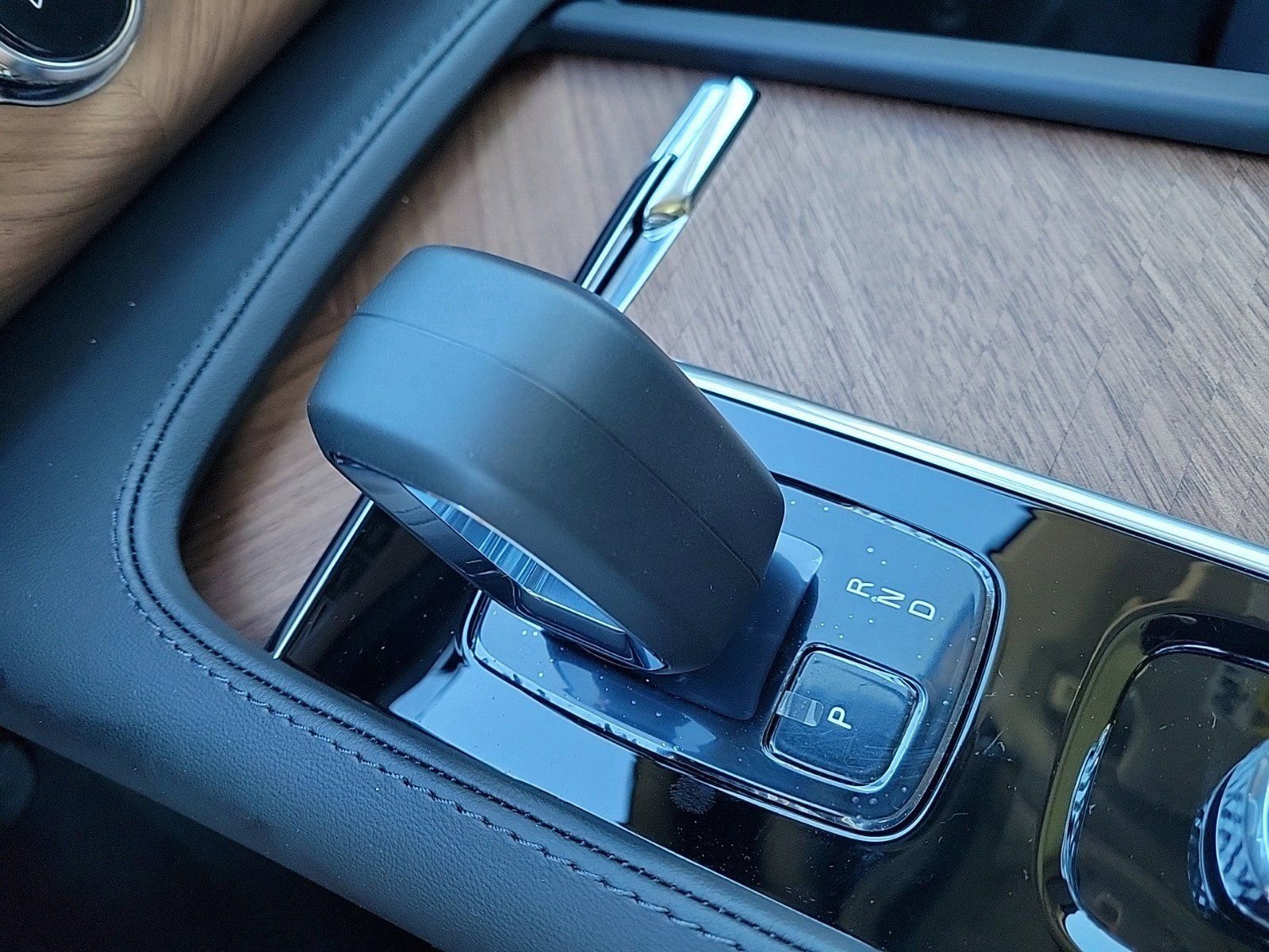 New 2024 Volvo XC90 T8 Plus w/ Protection Package Premier image 17