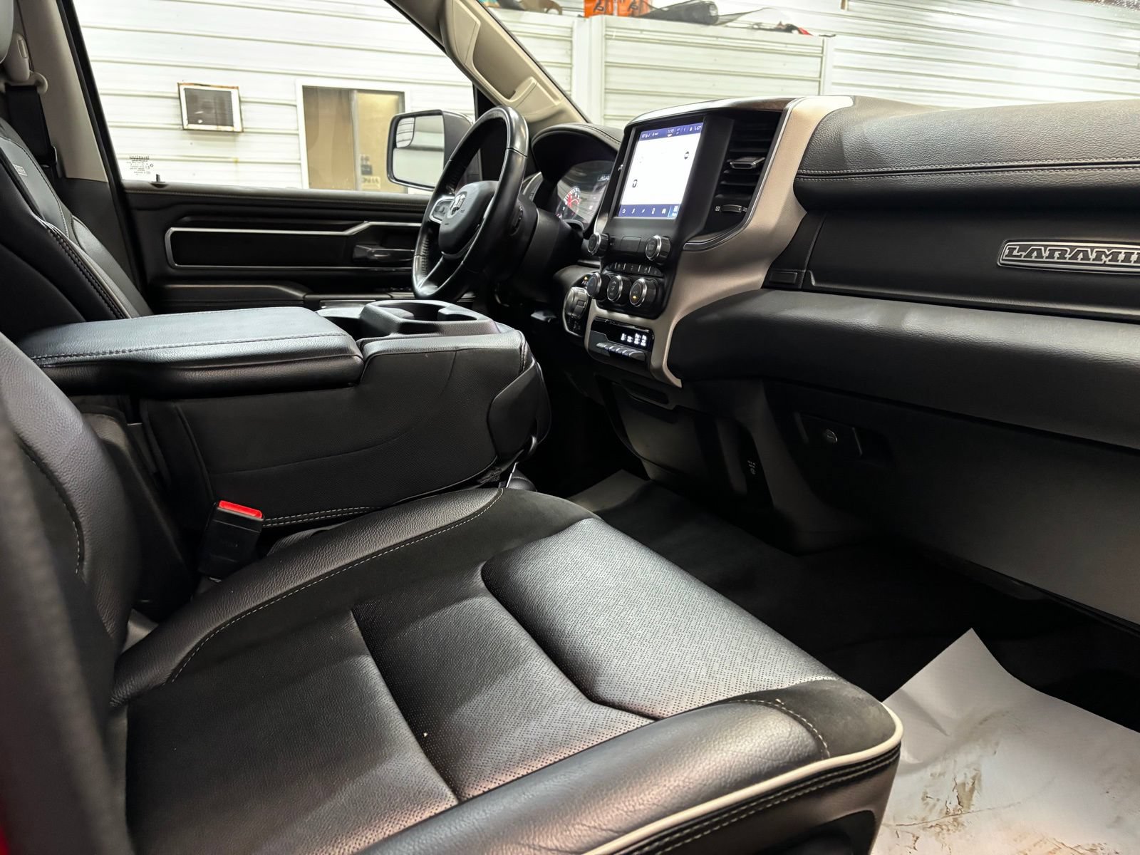Used 2022 RAM 1500 Laramie AWD/4WD image 32