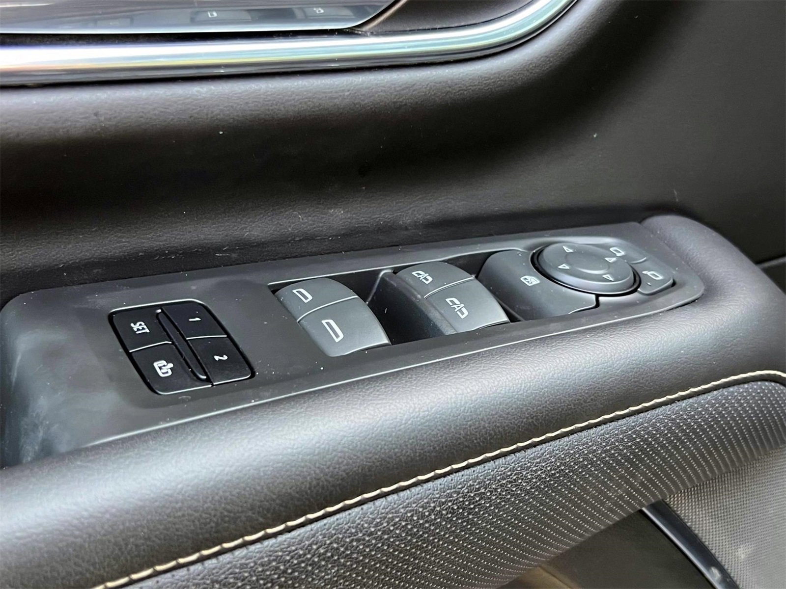 Used 2023 GMC Yukon XL SLT image 20