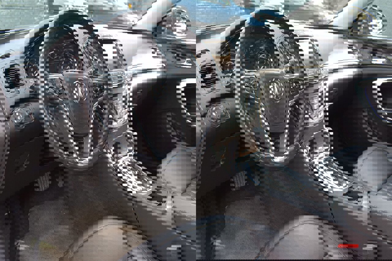 Used 2015 Buick Regal Premium image 3