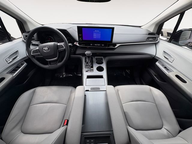 Used 2025 Toyota Sienna XLE AWD/4WD image 10