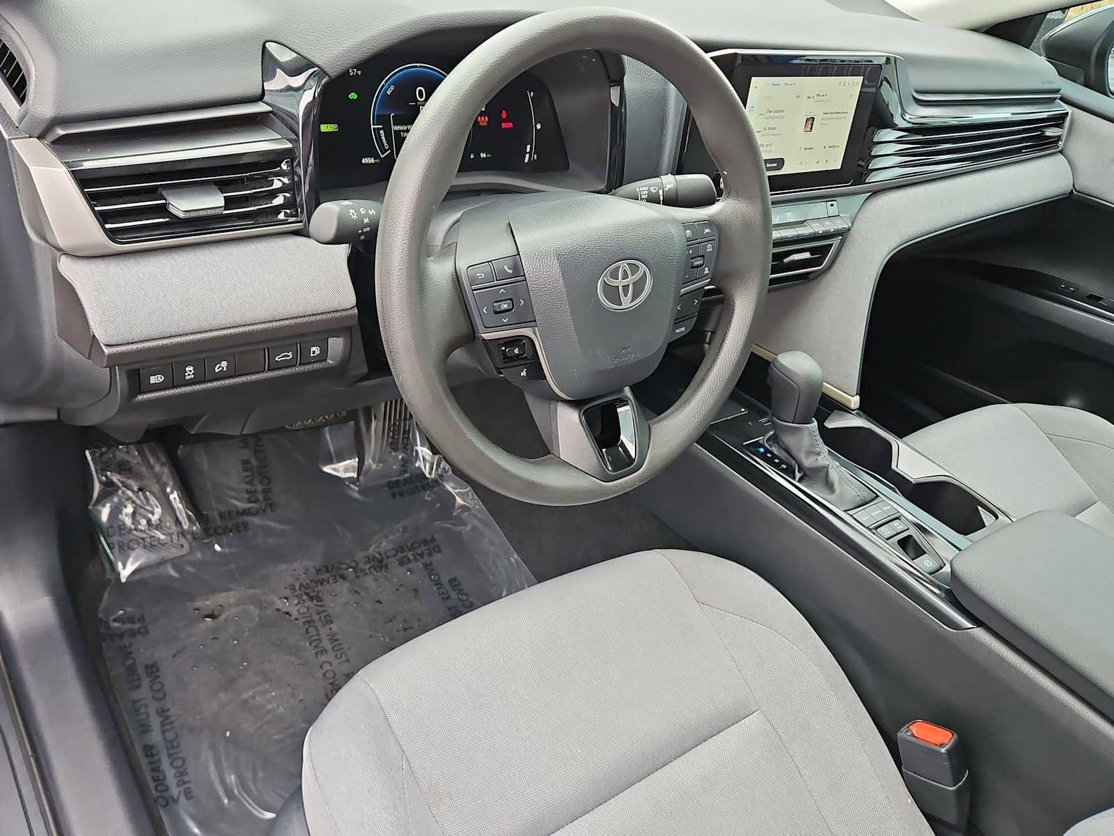 Used 2025 Toyota Camry LE image 10