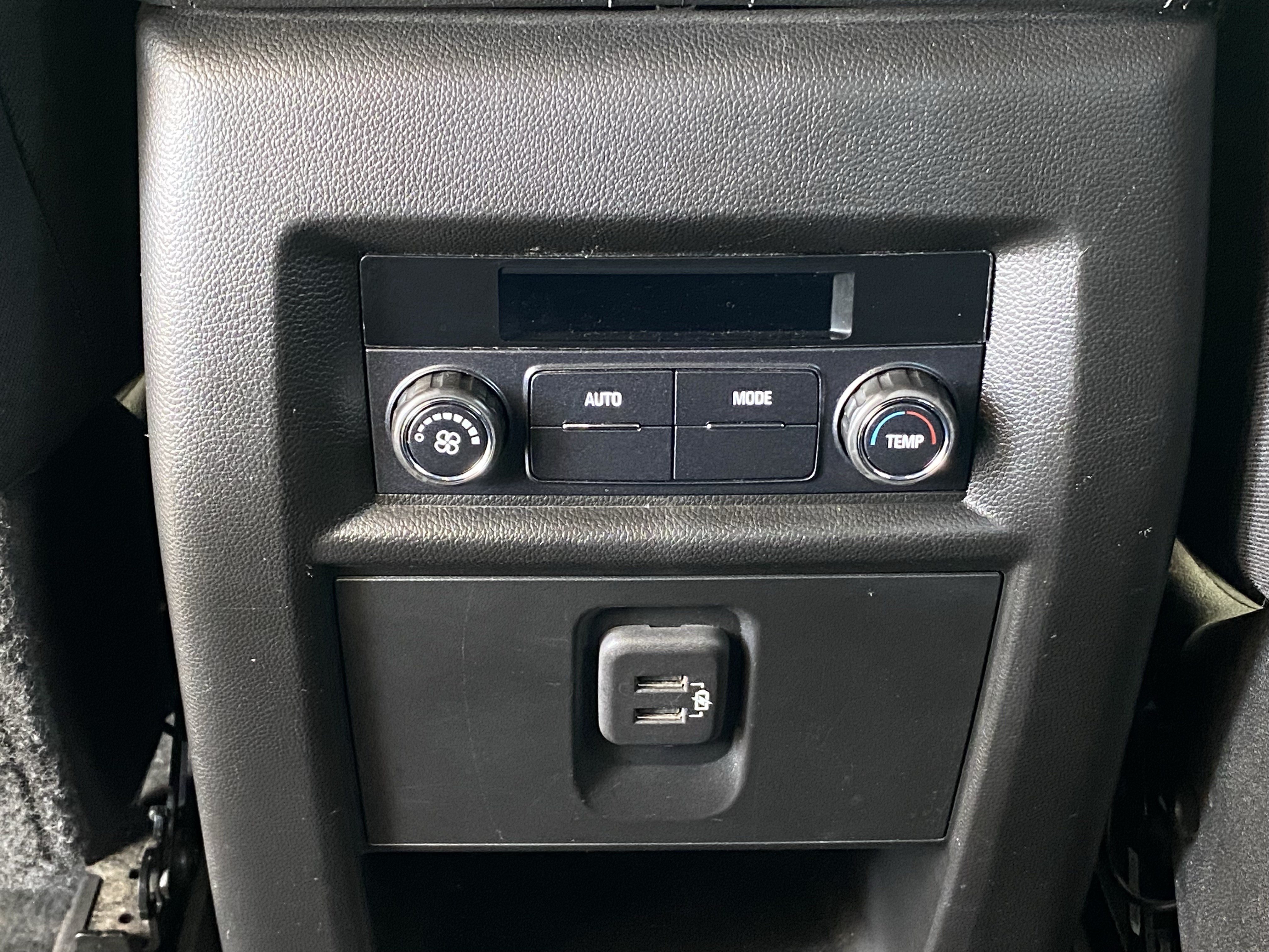 Used 2022 Chevrolet Traverse LT FWD image 42