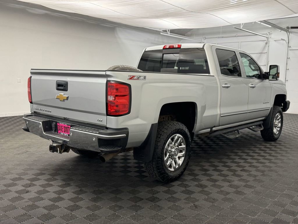 Used 2017 Chevrolet Silverado 3500 LTZ image 7